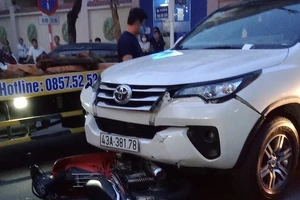 Nữ giáo viên bị tông tử vong khi đón con đi học về