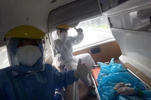 Những 'người vận chuyển' trong tâm dịch Đà Nẵng