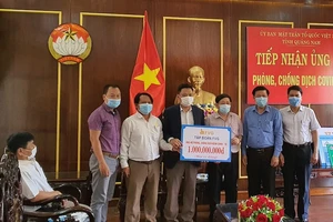 Tập đoàn FVG trao số tiền 1 tỉ đồng ủng hộ Bệnh viện đa khoa Trung ương Quảng Nam.
