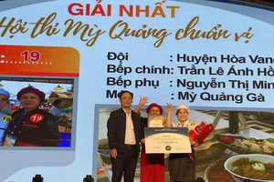 Các đầu bếp tưng bừng thi nấu Mỳ Quảng chào năm mới