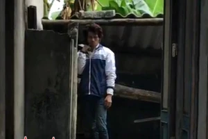 Kẻ bị truy nã cầm dao cố thủ trong nhà hơn 3 giờ đồng hồ