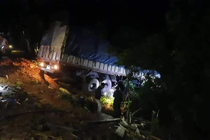 Xe tải lao thẳng vào nhà, 3 người trong một gia đình tử vong, 2 nguy kịch