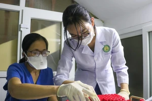 Nhiều y bác sĩ ở Quảng Bình xin nghỉ việc vì áp lực, lương thấp