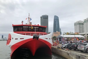 Tàu cao tốc Đà Nẵng - Lý Sơn thay đổi cảng khởi hành vì khách say sóng