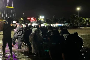 Đà Nẵng sơ tán hơn 107.000 người, dừng họp chợ, học sinh nghỉ học từ chiều 26-9