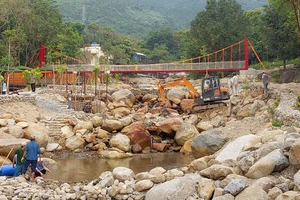 Cưỡng chế khu du lịch chặn dòng suối Lương ở rừng Hải Vân