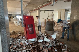 Chùm ảnh: Tháo dỡ hàng chục căn hộ trái phép tại tổ hợp Mường Thanh