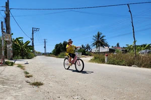 Quảng Ngãi: Người dân vui vì xe tải lớn hết chạy vào đường cấm