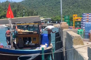 Giá hàng hóa ở Cù Lao Chàm tăng khủng vì không có tàu chở hàng