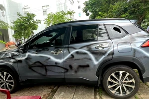 Thuê người đập phá ô tô vì ghen với vợ của tình nhân