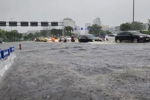 Đà Nẵng chuẩn bị máy bơm di động công suất lớn để chống ngập.