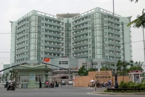 Mâu thuẫn với vợ, người chồng lấy kéo đâm con ruột thủng bụng