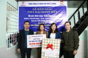 Tổng công ty Điện lực miền Trung tiếp tục hỗ trợ xây dựng 70 căn nhà tình nghĩa.