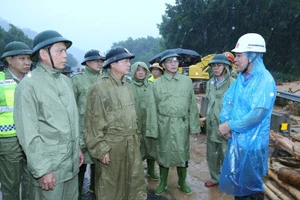 Phó Thủ tướng Trần Hồng Hà chỉ đạo khắc phục sạt lở trên cao tốc La Sơn – Hòa Liên