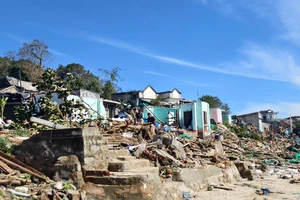  Làng chài Xuân Thạnh tan hoang sau bão số 13