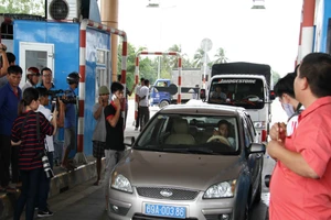 Xe biển xanh số hiệu Cà Mau phản ứng BOT Sóc Trăng