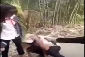 Xôn xao vụ nam sinh bị nhóm nữ sinh đánh hội đồng