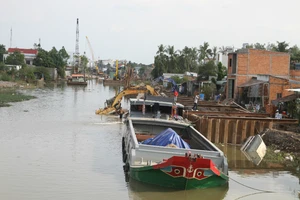 Ngưng thi công một phần công trình kè Rạch Ngỗng