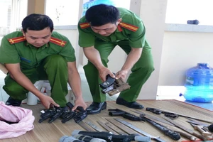 Vĩnh Long thu giữ 60 súng quân dụng trong năm 2017