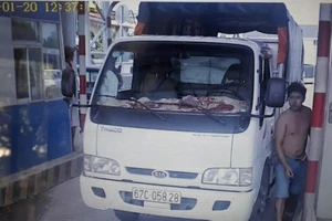 Điều tra tài xế giật điện thoại nhân viên thu phí BOT