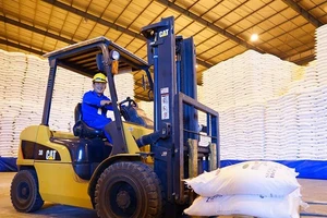 Kêu gọi cán bộ, công chức mua đường tồn 'giải cứu' DN