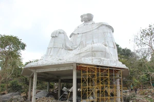 Sẽ tháo dỡ tượng Bà Chúa Xứ phiên bản 2