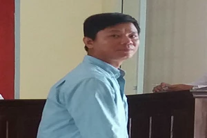 Bị lộ vì chuông reo trong... túi quần