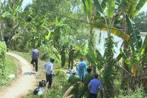  Thi thể nữ mặc áo khoác xanh dưới chân cầu Vĩnh Long