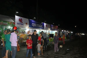 Phiên chợ hàng Việt với công nhân tại Cần Thơ