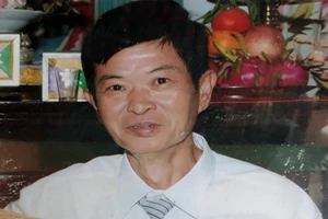 Chồng chém vợ rơi xuống sông, nửa đêm về thăm mộ