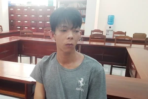 Chém mẹ tử vong rồi châm lửa đốt nhà