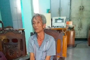 Chồng tá hỏa phát hiện vợ bị giết, trói trên ghe