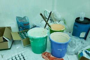 Phẩm màu trộn với hàng rẻ ra thuốc bảo vệ thực vật nổi tiếng