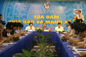 Tọa đàm nhà báo và mạng xã hội