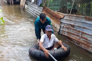 ĐBSCL: Triều cường cao bất ngờ, nhiều nơi vỡ đê