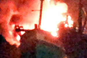 Tàu chở dầu cháy ngùn ngụt trên biển Phú Quốc