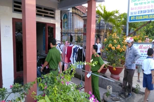 Lắp ăngten, nhân viên điện máy bị điện giật rơi xuống đất