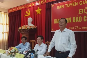 Hàng loạt câu hỏi vụ 100 USD vẫn không được trả lời dứt điểm