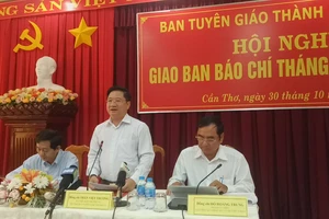 Báo chí đặt nhiều câu hỏi cho Ban Tuyên giáo về vụ 100 USD