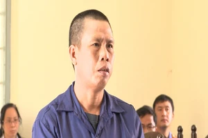 Dượng rể cho cháu gái xem phim đồi trụy rồi xâm hại