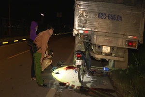 Tông đuôi xe tải, 2 công nhân tử vong tại chỗ