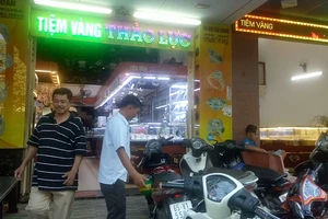 Cần Thơ thống nhất trả lại 20 viên kim cương cho chủ tiệm vàng