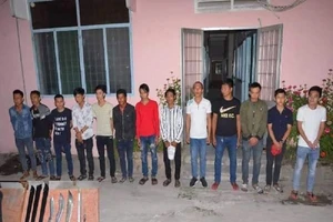 Dẫn hàng chục người cầm hung khí về nhà ba mẹ vợ đòi con