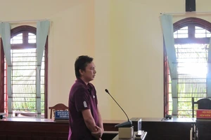 Giận vợ, đánh luôn công an phường