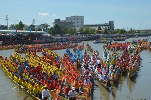 Xem đua ghe ngo tưng bừng trên sông Maspero