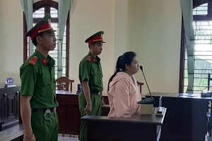 Tham ô tiền tỉ để trả ơn cho... hiệu trưởng