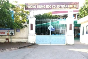 Vụ đòi quần: Phụ huynh xin lỗi thầy giáo và cộng đồng mạng