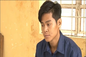 Đu dây vào cửa hàng trộm Iphone X