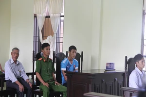 Xử vụ 'cướp xuyên không': Bị cáo yêu cầu thay kiểm sát viên