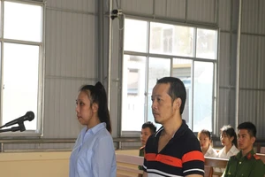 Đang xử cựu nữ nhà báo đòi 700 triệu đồng để gỡ bài